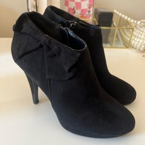 Impo Heel Booties with a side bow Size 6